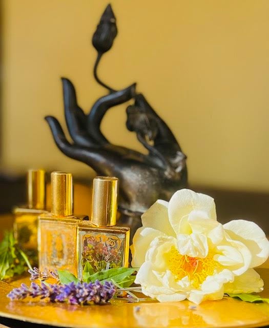 Citrus, Floral, Green, Woody Natural Perfumes Artisan Lavinia